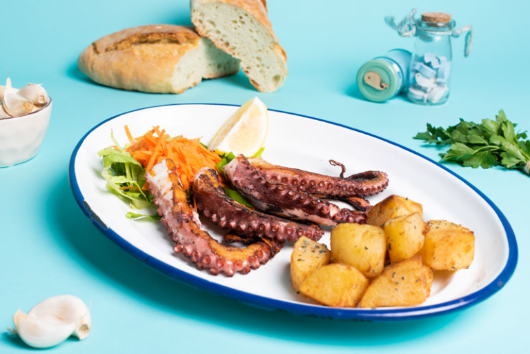 Polpo alla piastra con patate arrosto pescepane